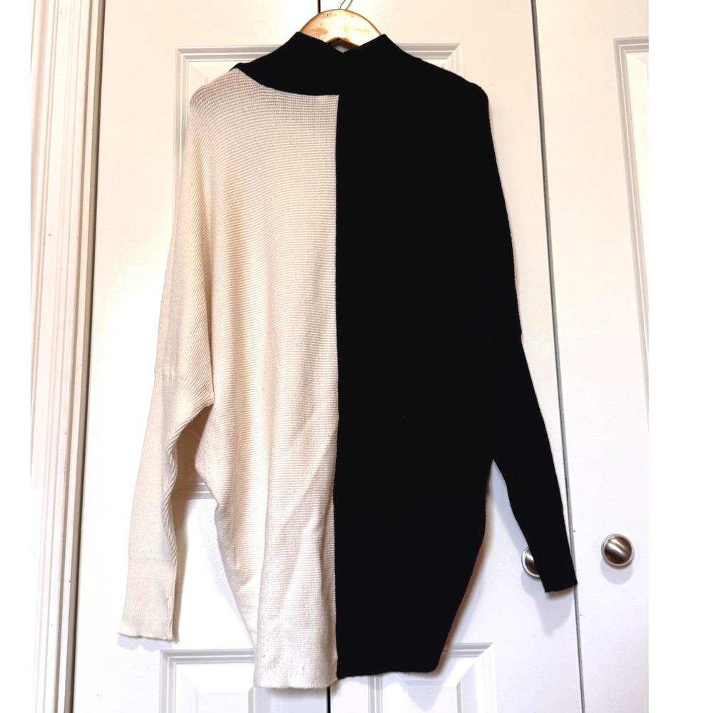 Elan Black Cream Colorblock Mock Neck Split Back Sweater with Thumb Holes